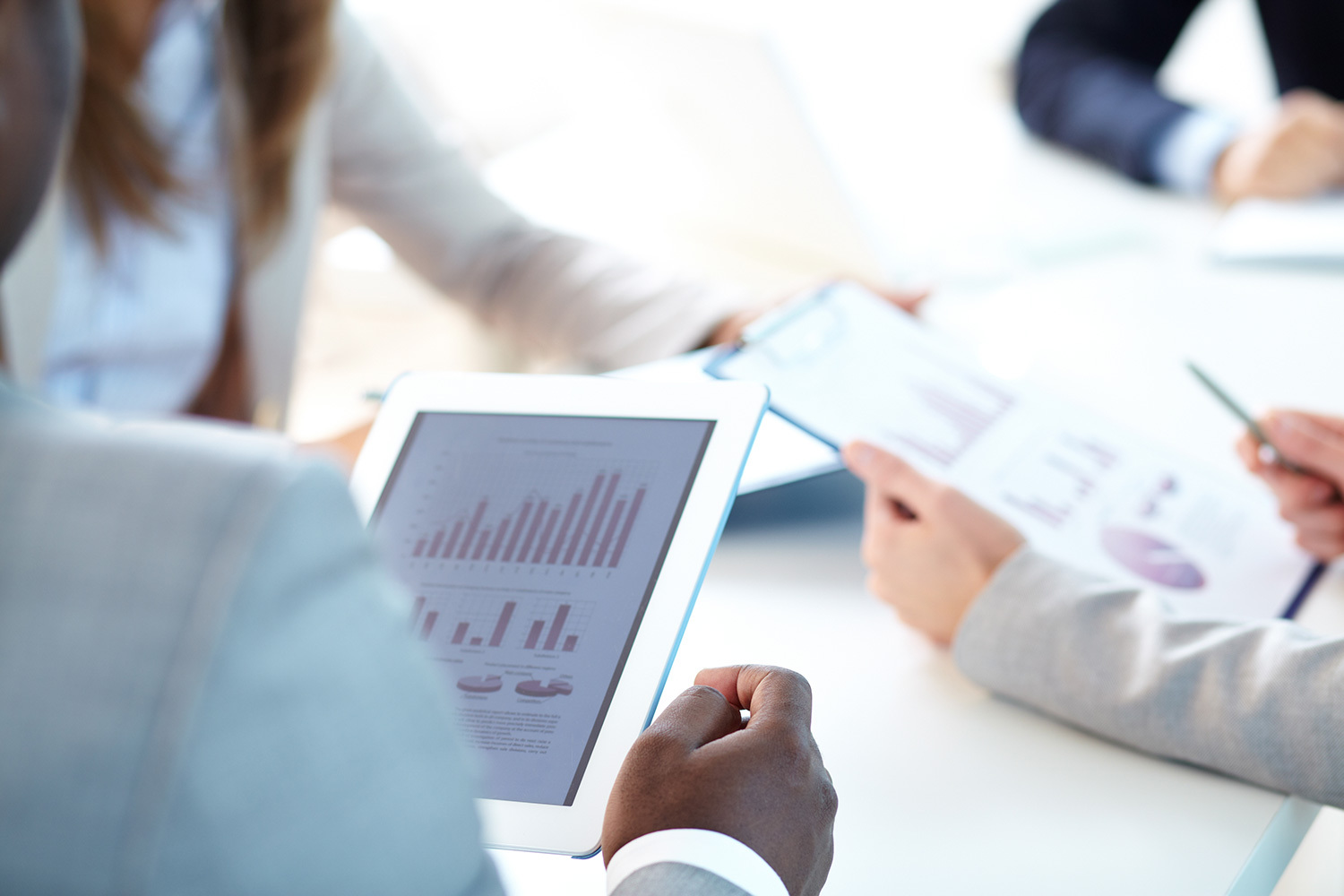 Рассмотрение заявок участников, составление протоколов 